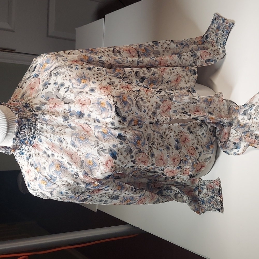 Elan Sheer Floral Blouse  Size M - Picture 5 of 11